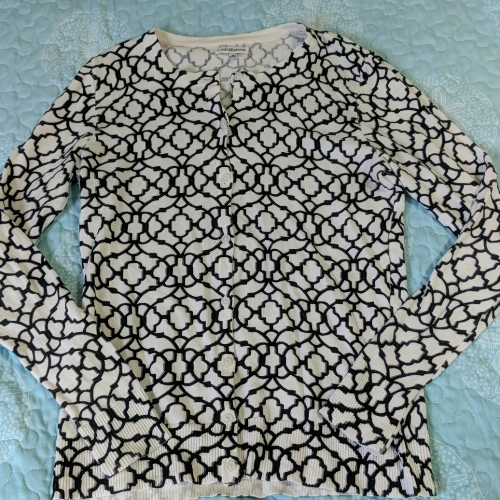 ✨2/$22✨ Black and White cardigan